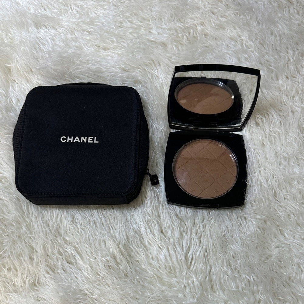 CHANEL Bronzer Compact